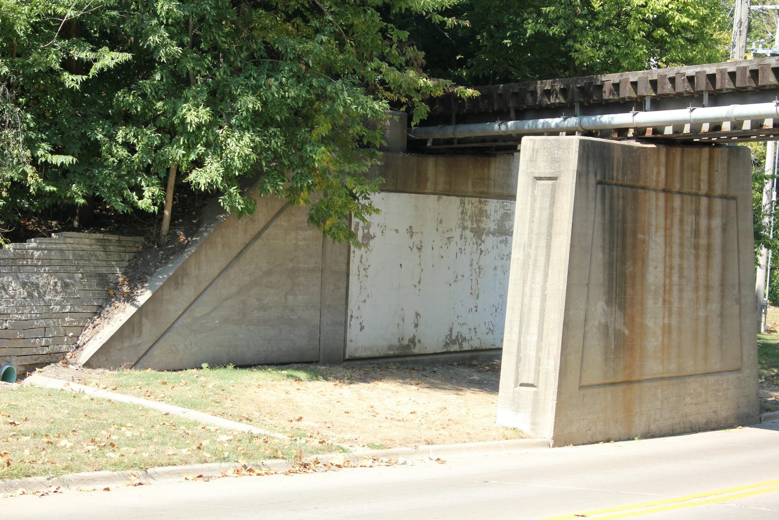 North abutment